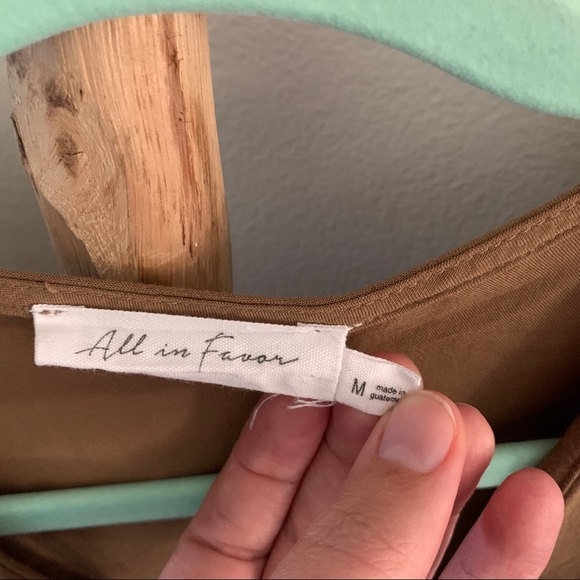 ❤️ Brown Crop Top Button Up - Picture 8 of 10